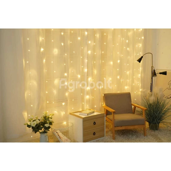 Karácsonyi fényfüggöny használatban