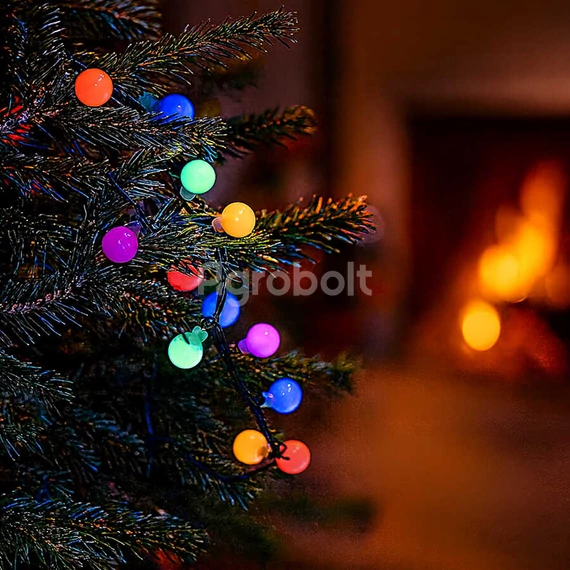Színes fényfüzér a karácsonyfán