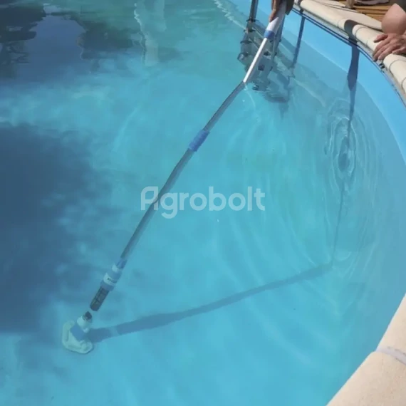 TIP Sweep 2000 Akkus Medence Porszívó használatban 2